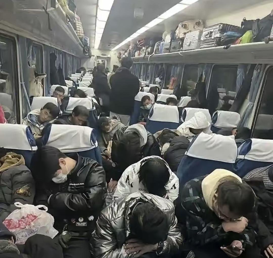 最近昆山好些电子厂突然不搞夜班了。原来给八百补贴都没人愿意上夜班，90后工人宁肯