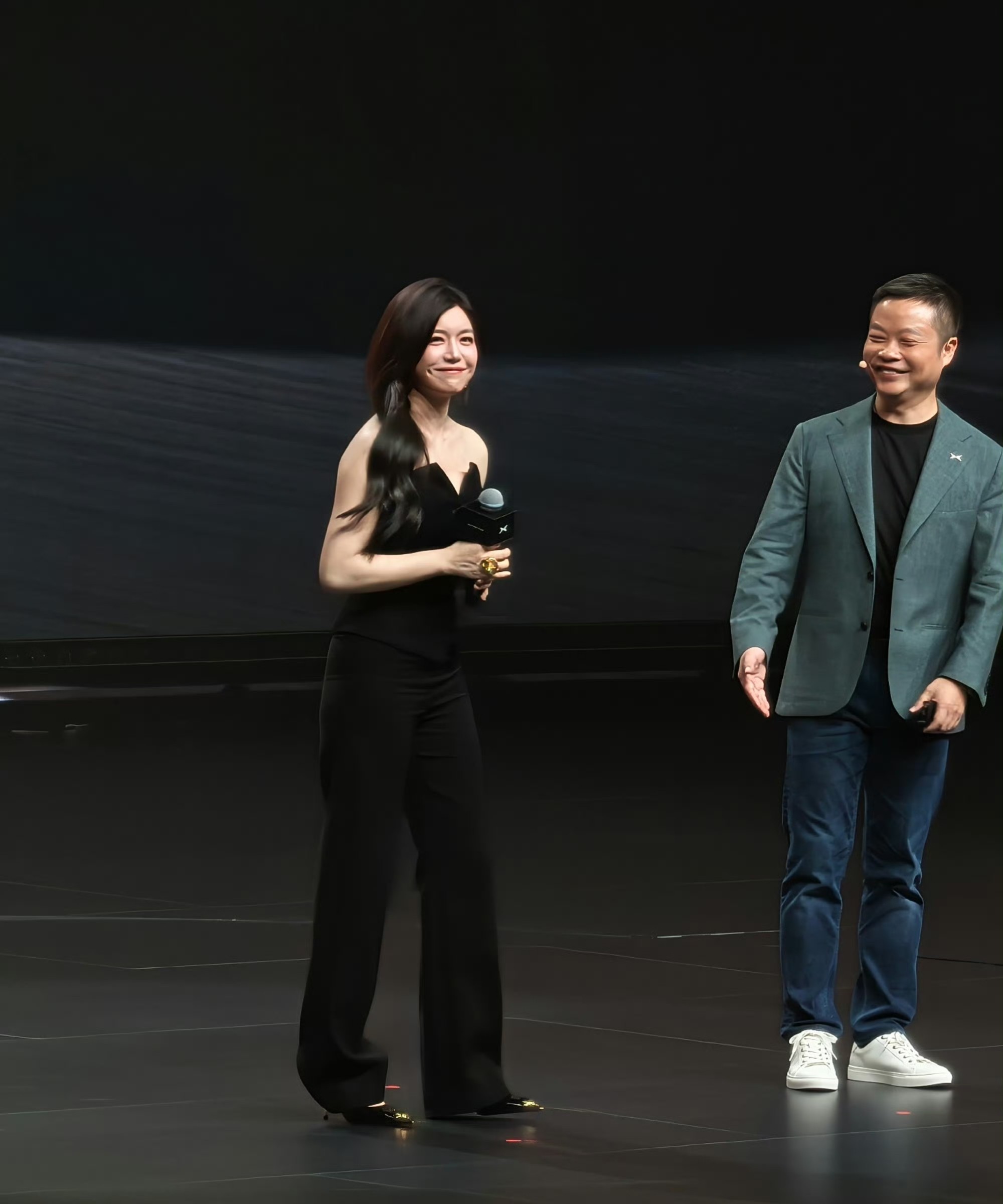 有点理解陈晓了你看就连小鹏汽车的老总，看到陈妍希这人，那也是控制不住啊！