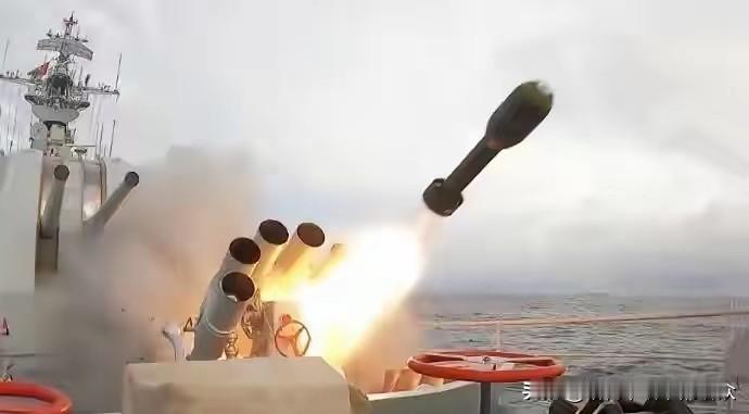 中国拉开枪栓！​时间：24日凌晨。地点：刘公岛东部海域，历史上的甲午海战