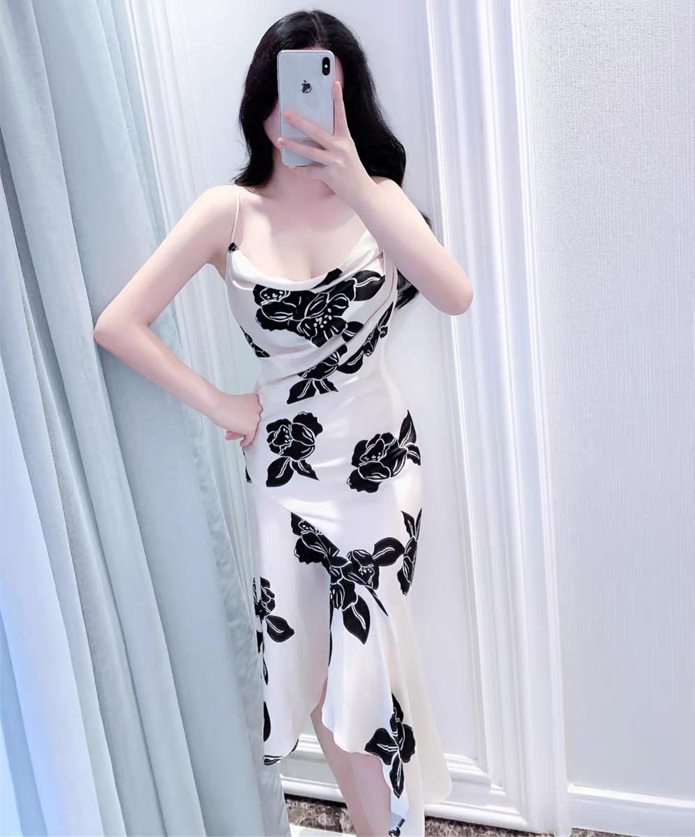 高级感吊带不规则感气质丝滑缎面连衣裙！