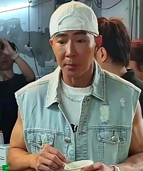 刘畊宏现在肠子都悔青了！不是因为掉了23万粉丝，也不是因为去小店吃东西清
