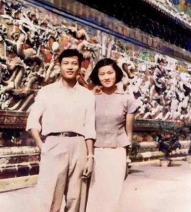 1972年，毛主席与日本首相谈完事后，看到章含之在身旁，突然当着众人的面批评她：