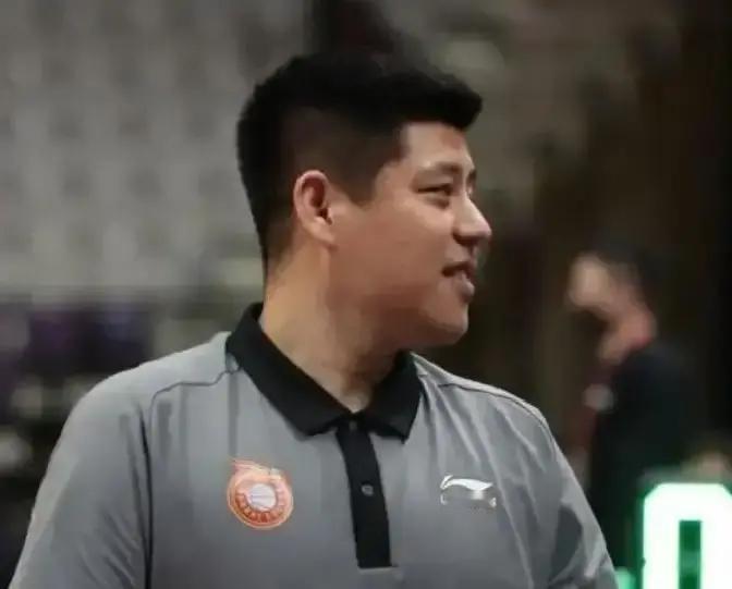 五连败！山西场均丢121分教练席只剩两个本土助教，李春江禁赛，庞启蒙走人，