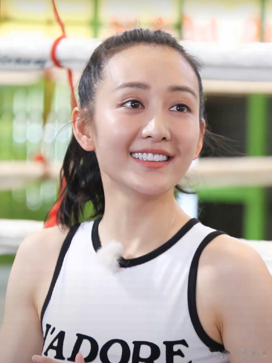 王鸥的皮肤状态也太好了吧！细腻透亮没瑕疵，自带光泽感，不管是生图还是近照都抗打，