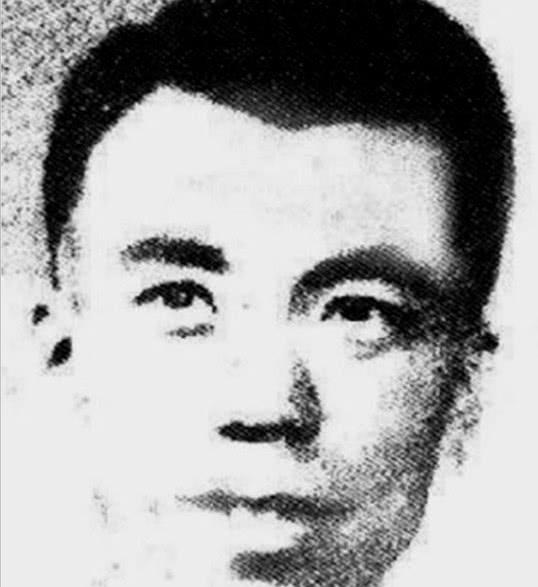 1952年，志愿军战士张文荣被美军俘虏后叛变，经过改造后，张文荣被安排打入志愿军
