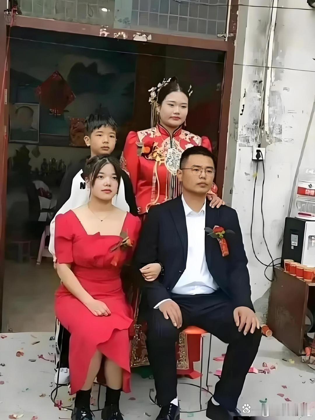 谁才是新娘，感觉懵了。​​​