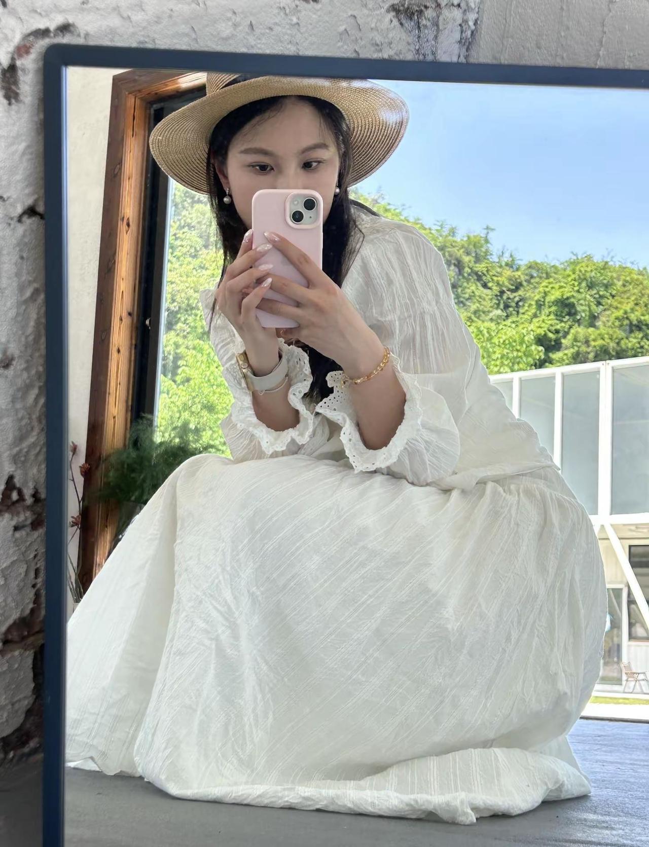 👒治愈系户外ootd慵懒文艺拍照穿漂亮的裙子去有风的地方分享照片