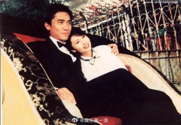 梁朝伟、刘嘉玲、邱淑贞合照。