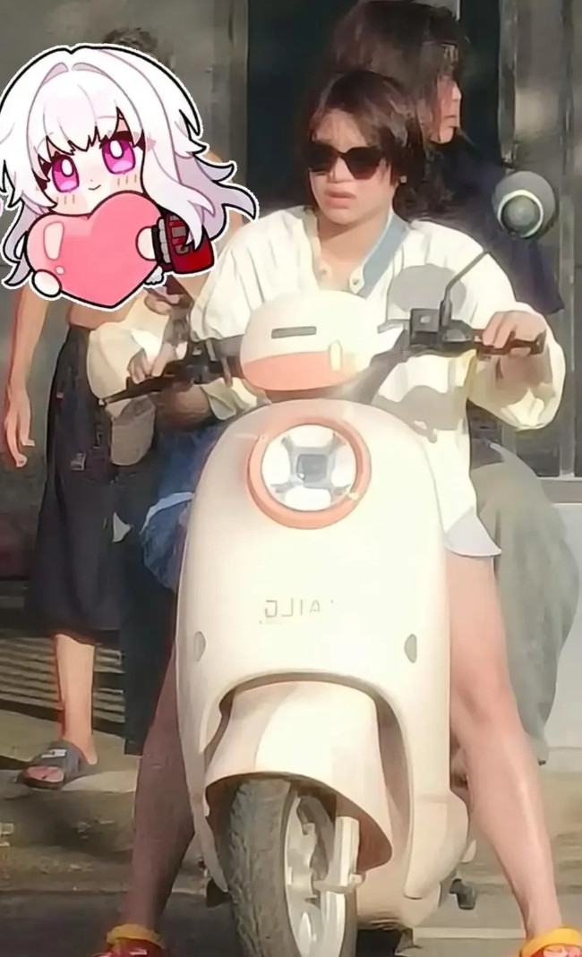 不怪那么多人喜欢她，路人镜头下都美若天仙。[比心][比心][比心]