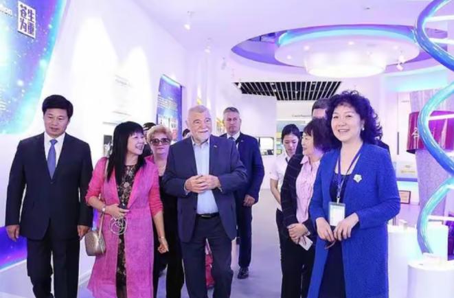 “一个无期，一个6年”，曾经站在同一家上市公司里的夫妻，如今等来了完全不同的刑期