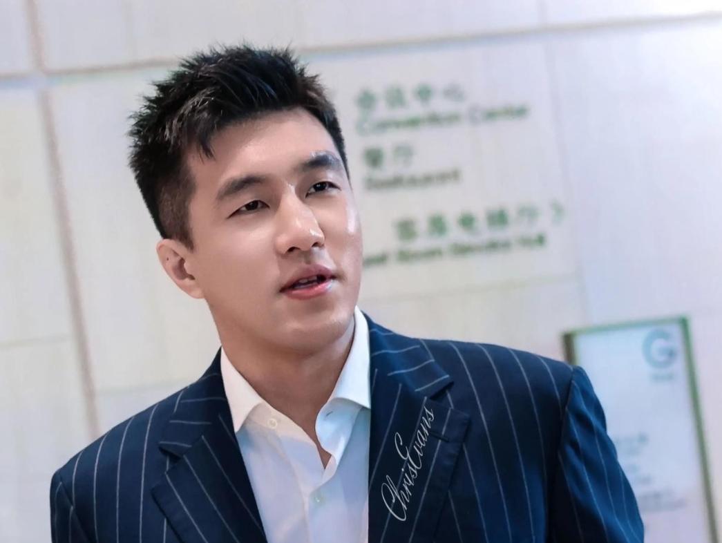 损失惨重！北京时间4月5日晚，国内体育网站直播吧曝出重磅消息：著名后卫郭艾伦近日