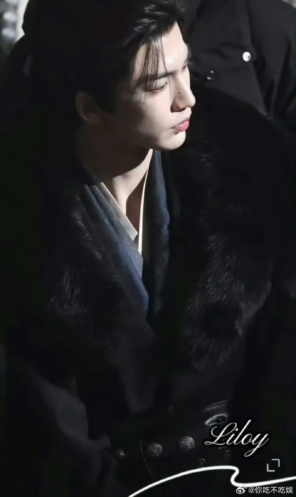 同类型氛围照片，檀健次的是不是要更胜一筹