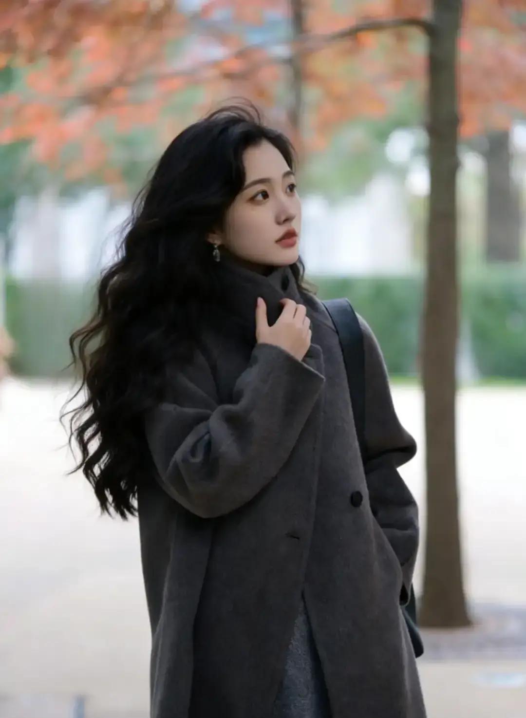 山东三线城市，在农行干满35年退休，一个月到手7200块，我大姨自己说挺知足这