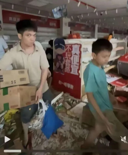 真是丢脸啊，这下全国人民都知道了！6月19日，广东怀集洪水过后，赵一鸣超市疑似被