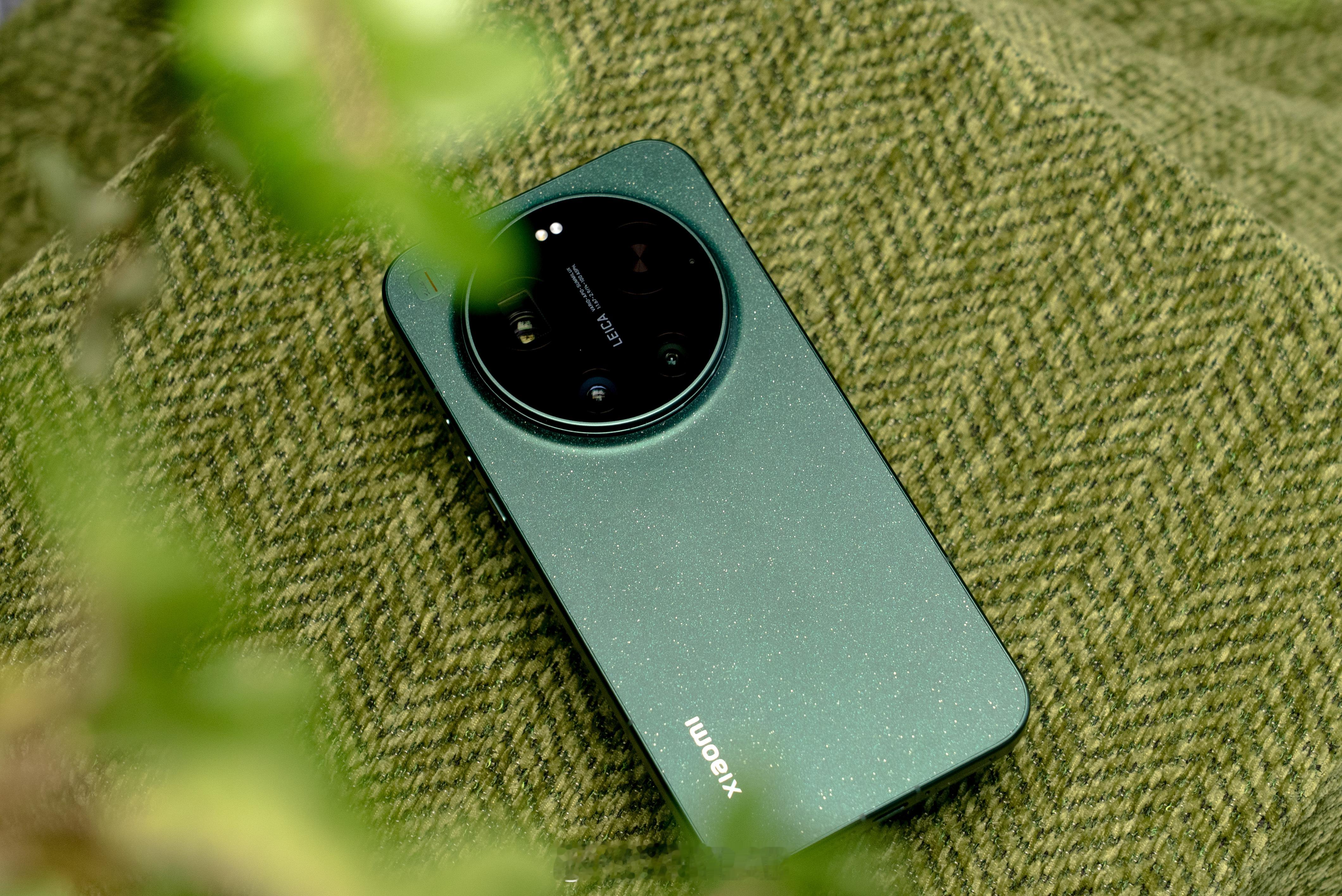 WHYLAB图赏小米17Ultra真机上手，我拿到的是星空绿配色，后盖嵌有