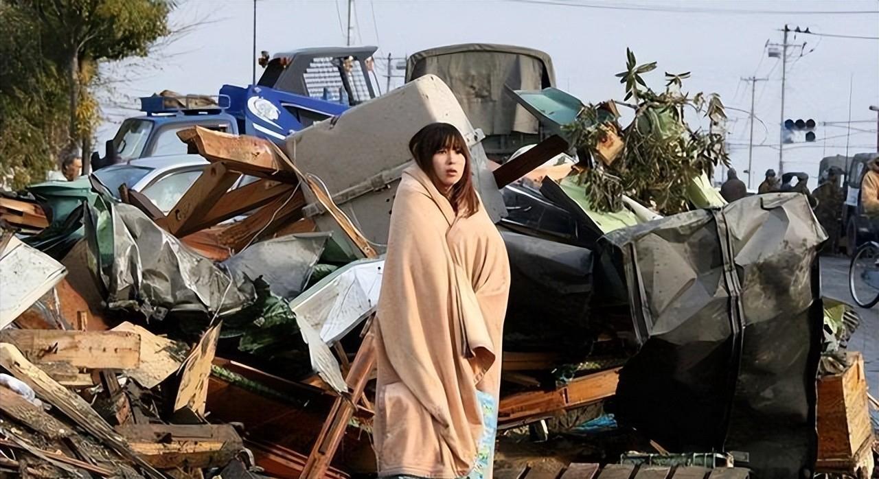 再遭7.1级强震，日本岛如果沉没，中国必须收留所有日本人？ 熊本街头安静下来