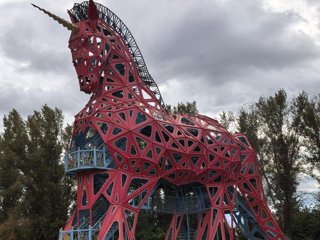 这段话一经发出，瞬间引发了全网的热烈共鸣。似乎每个人都在心底默默点头：对！为什么