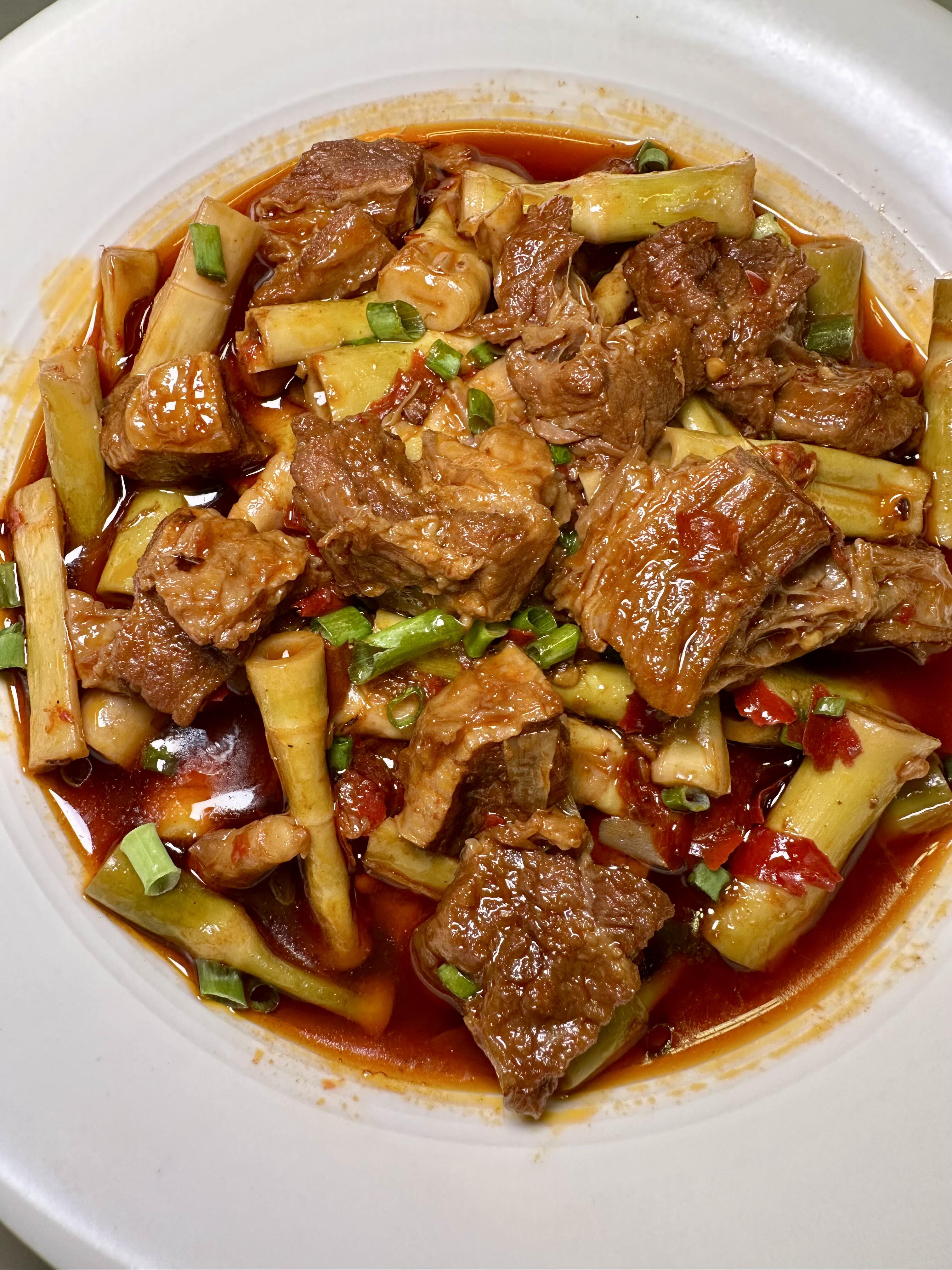 家常红烧牛腩炖笋｜软烂入味，拌米饭炫三碗😋今日份的快乐，全是这道红烧牛腩炖笋