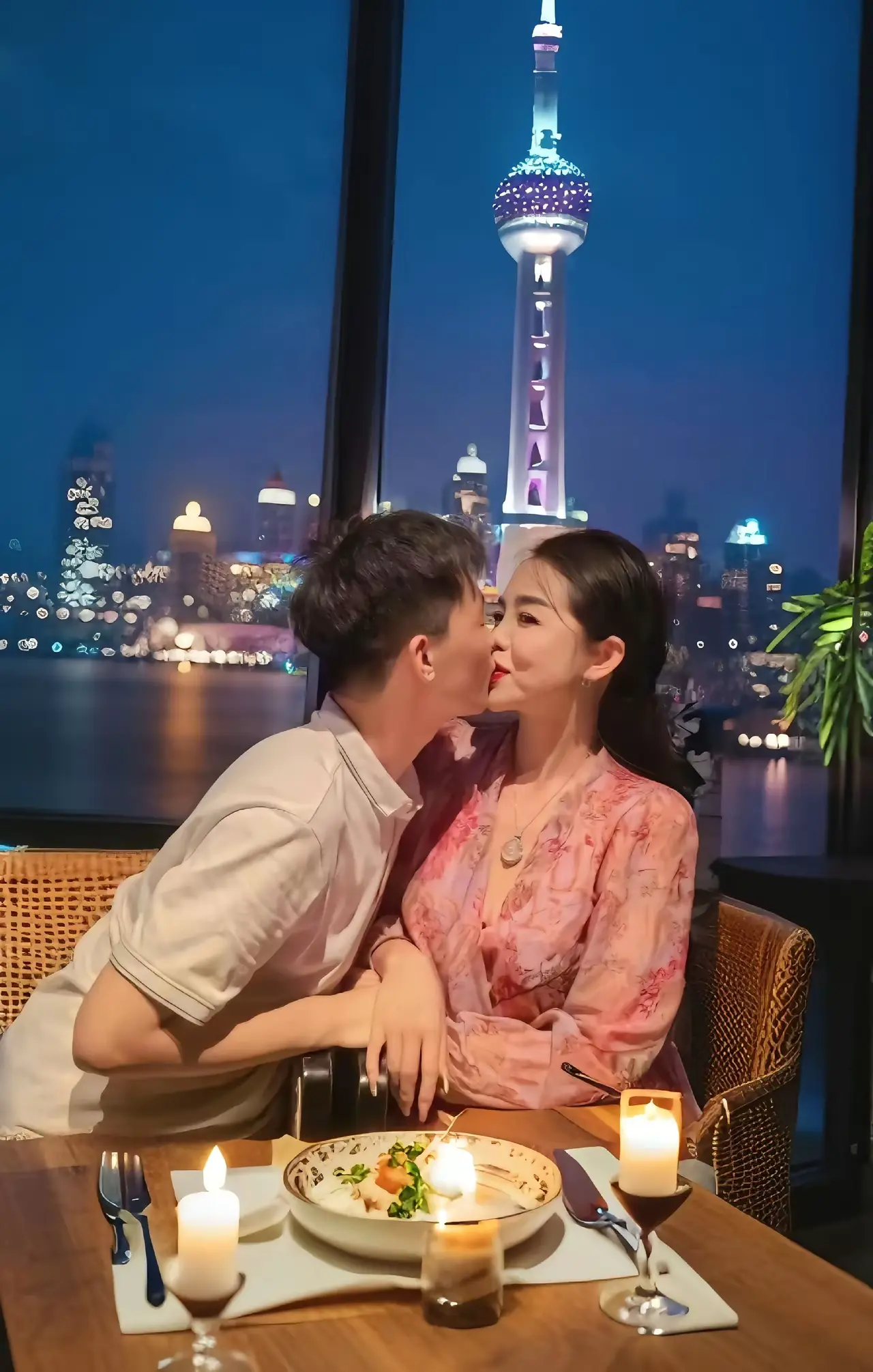 姐弟恋，83年和01年的，感情是可以慢慢培养的