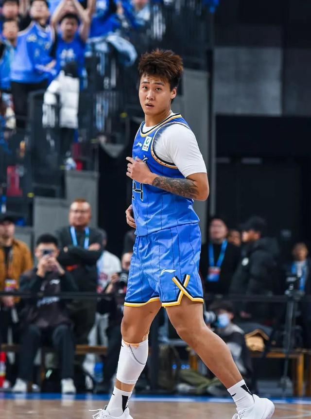 北京时间5月15月消息，CBA半决赛继续进一场受瞩目的焦点大战，上海久事主场迎战