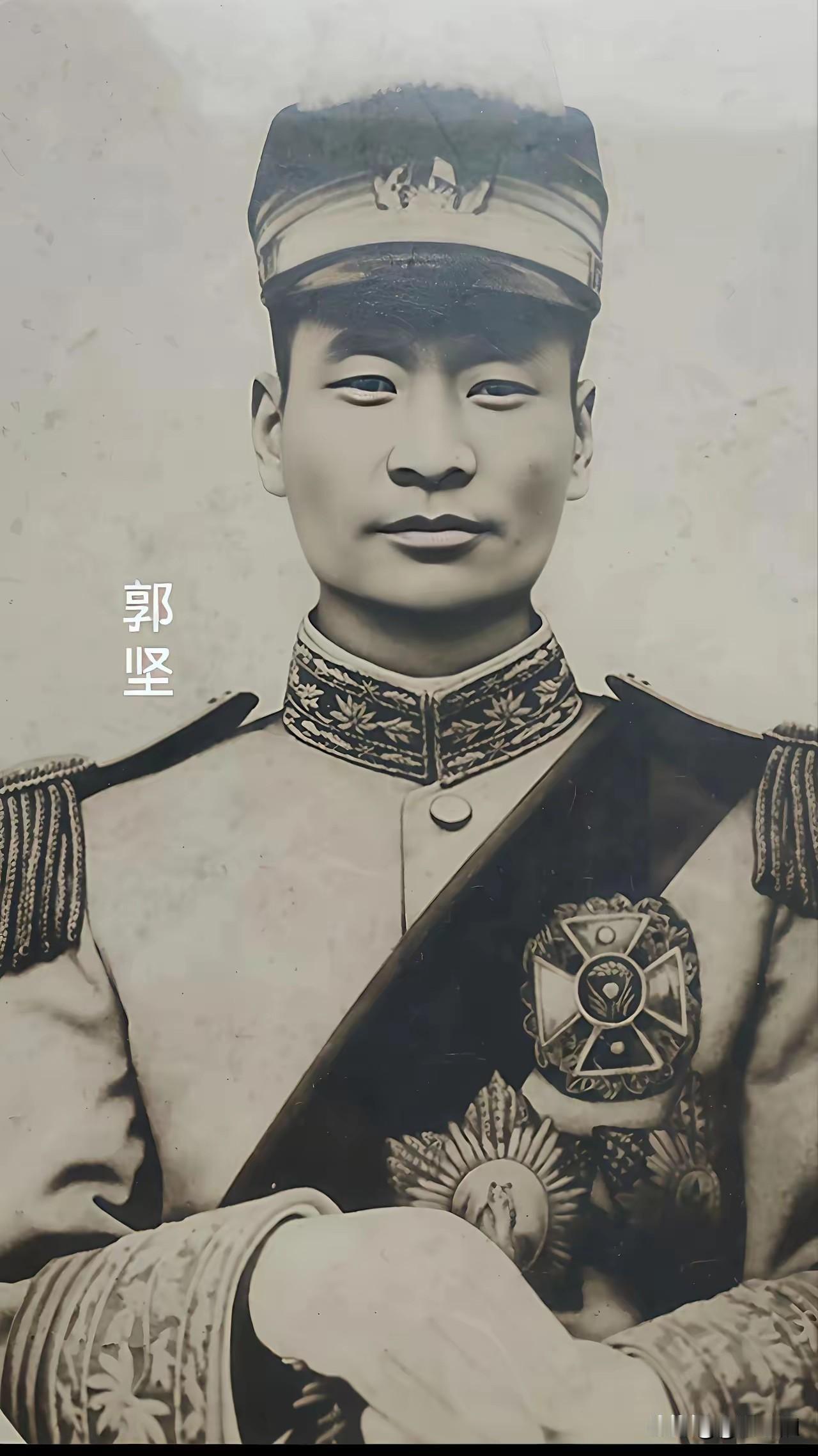 1966年，一群拿着铁锹的年轻人，来到陕西蒲城县平路庙伏龙原上，对着民国军阀郭坚