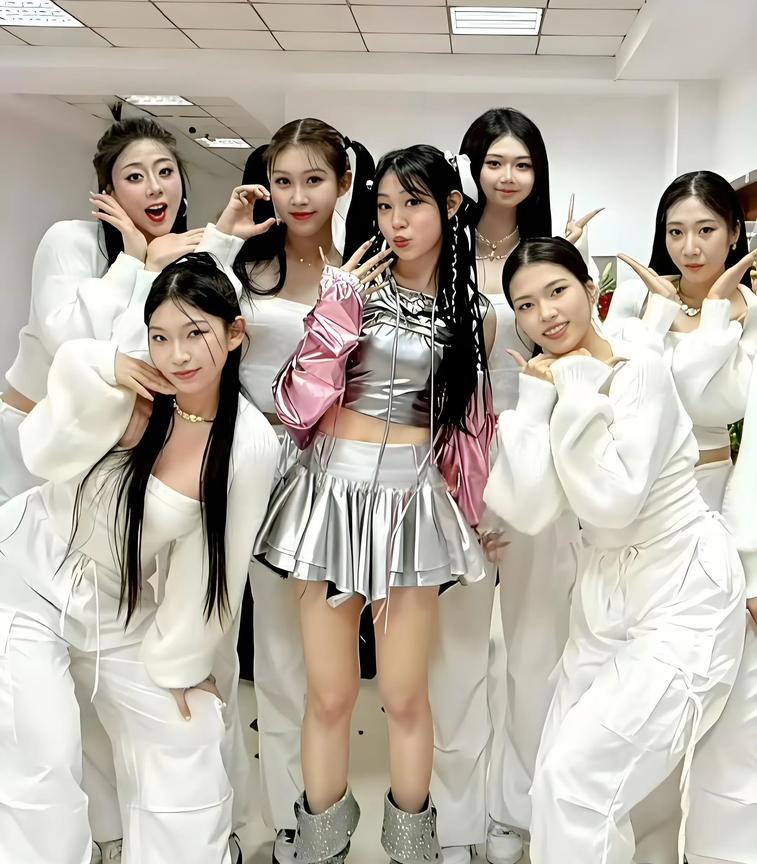 小沈阳的女儿沈佳润真的挺优秀的，为什么有人会质疑她吗？18岁的她就能发个人第一