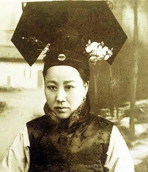 给溥仪当奶娘，必须守2条规矩：第一条喂奶，这第二条“毫无人性”！1908年，溥仪