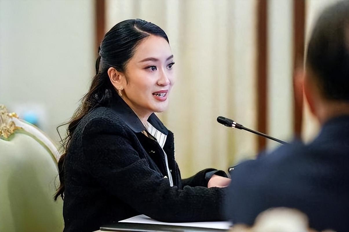 2026年2月，深圳国资系上市公司中国宝安宣布，年仅35岁的“90后”女将鞠彤欣