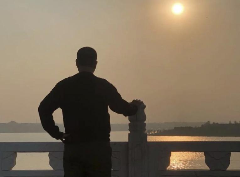 我，高中教师资格教师，35年教龄，去年晋升副高级五档。按理说，这个级别是副高级教