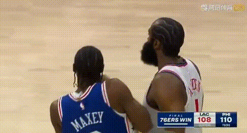 仍是老大哥！马克西赛后急奔哈登求拥抱，哈登：别闹，我要绝杀哨呢？马克西第一时间