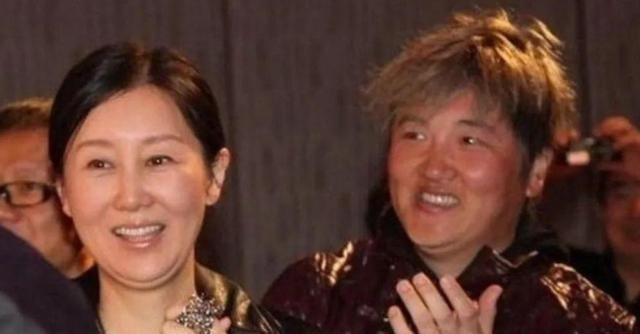 那年，孙楠一意孤行，为了迎娶三婚的潘蔚，他执意和妻子买红妹离婚，买红妹绝望到抑郁