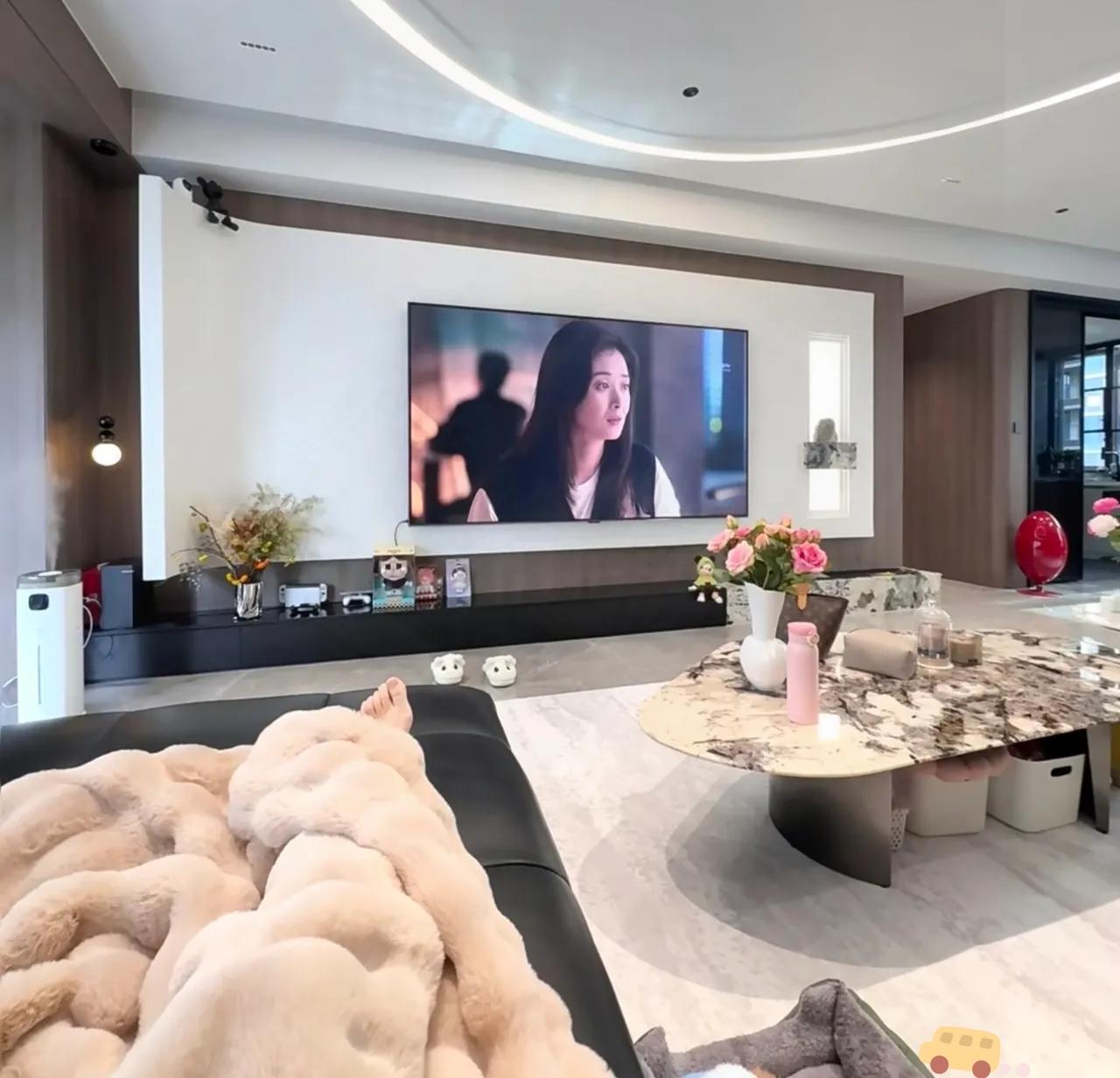 大家发现没？大部分男人打工回来，当天晚上女人就会换上新的床上四件套，房间里