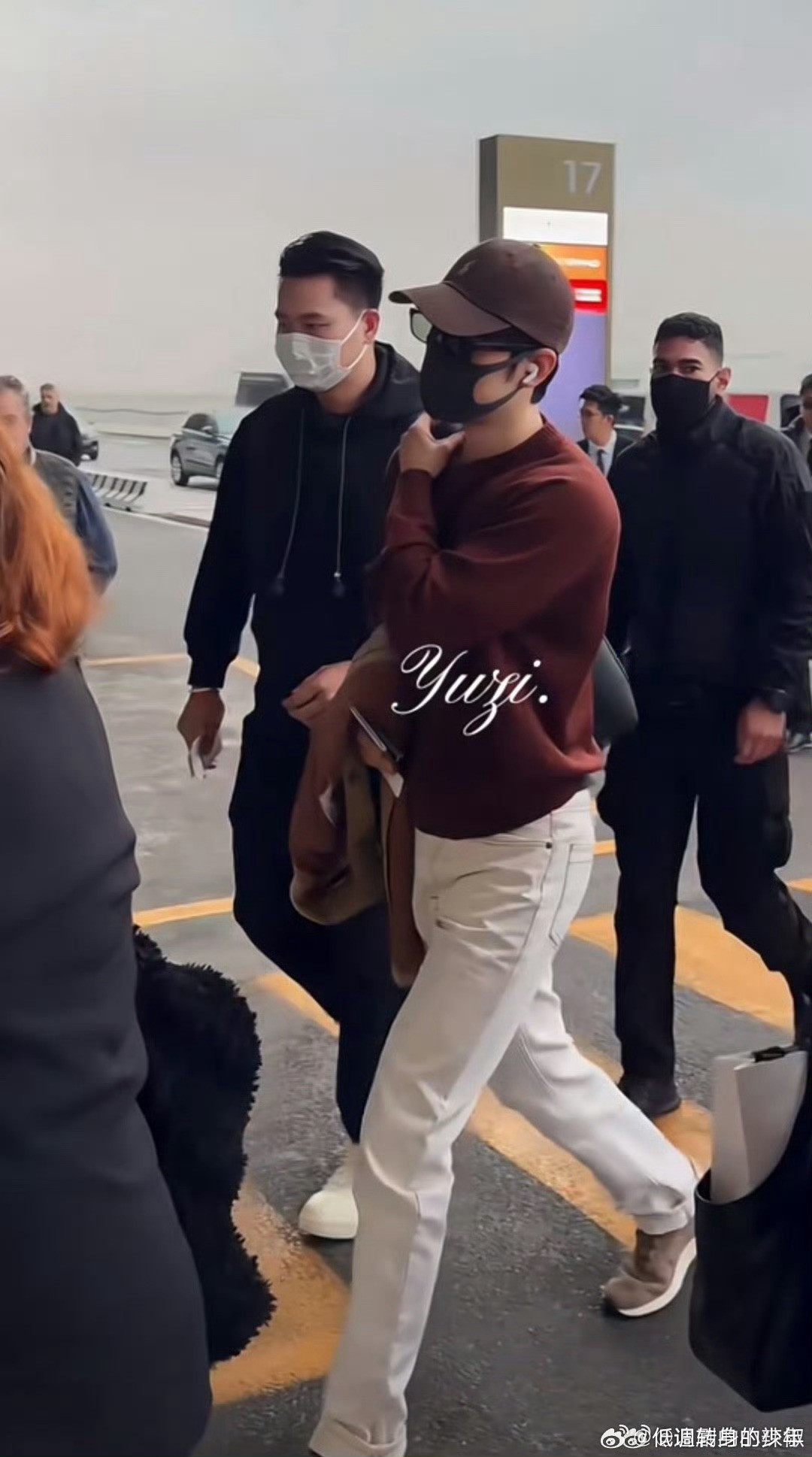 听肖战灯塔伴你勇敢追光🍉肖战下个月进组《十日终焉》事业粉狂喜中了～米兰时装周闪