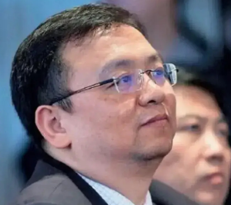 王传福说，我们要教育消费者，买10万块钱的电动车，比买6万块钱的燃油车更加划算。
