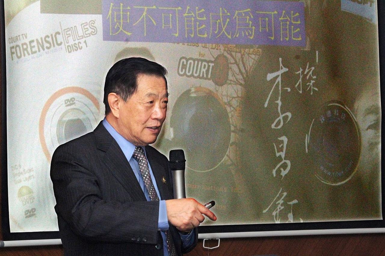 他一生破获8000大案，出庭作证超千次，让物证成为司法铁律，影响全球刑侦半个世纪