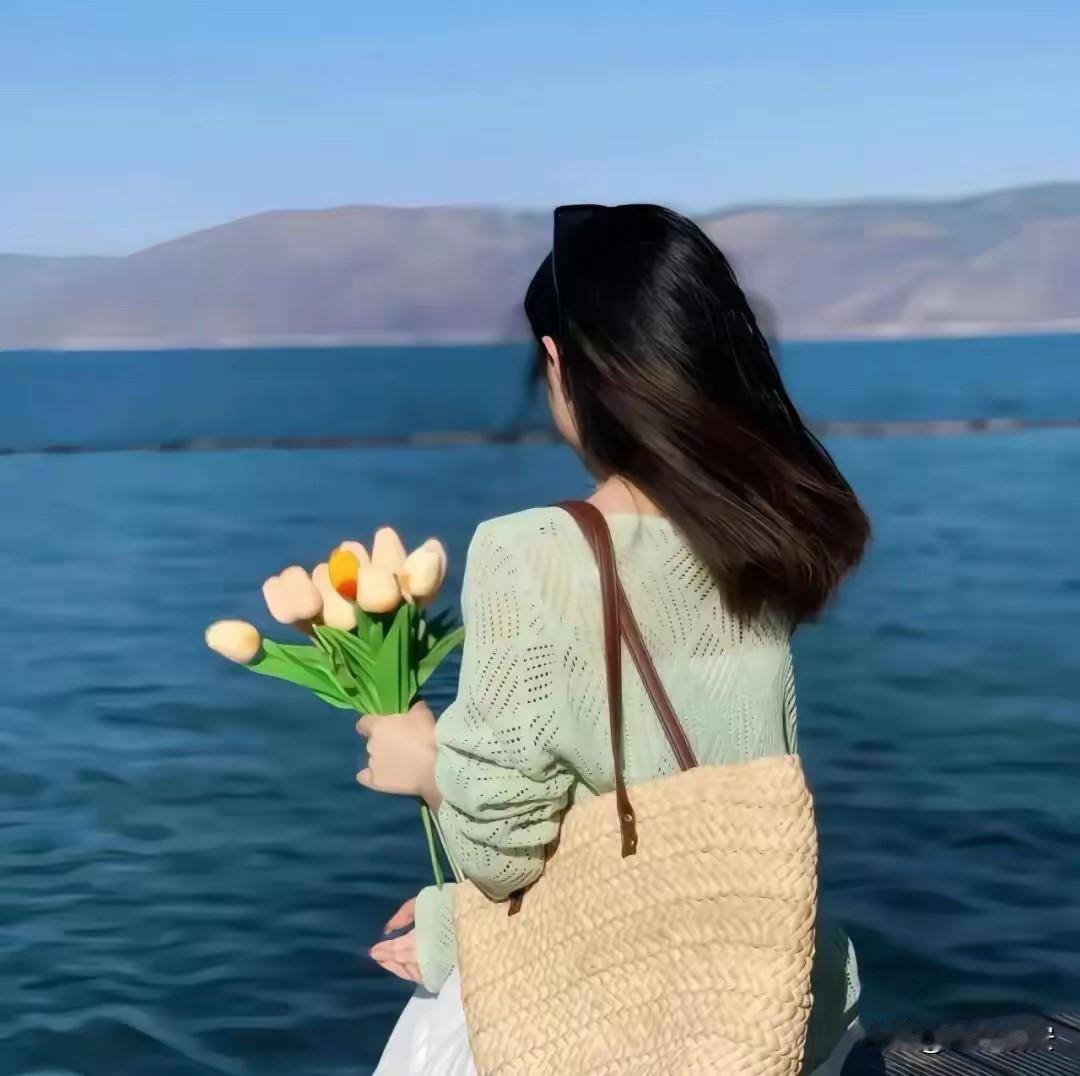 现在的孩子该不该打？这个问题有争议：第一：该打的情况：1.偷东西该打2.