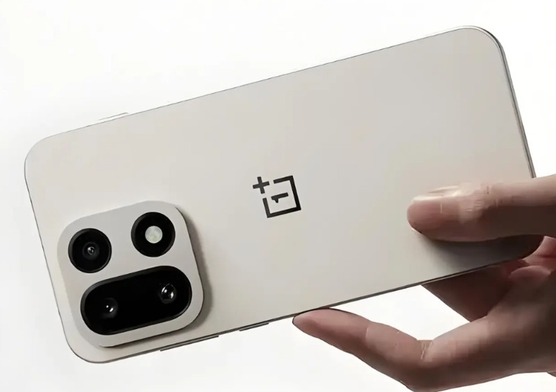 一加15在子品牌旗舰机中续航表现稳居第一！近日，小白测评公布了对子品牌旗舰i