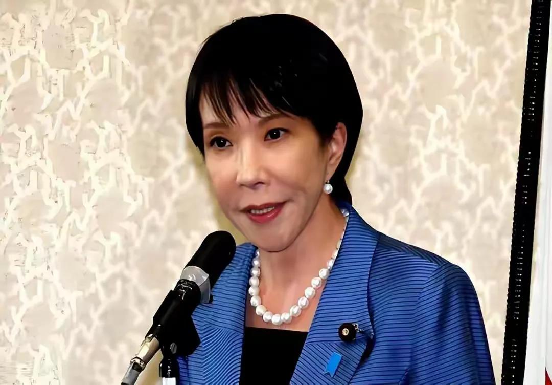 五十多条中日航线全部停运，热闹的樱花季变成空城，旅游业亏损特别严重。更麻烦