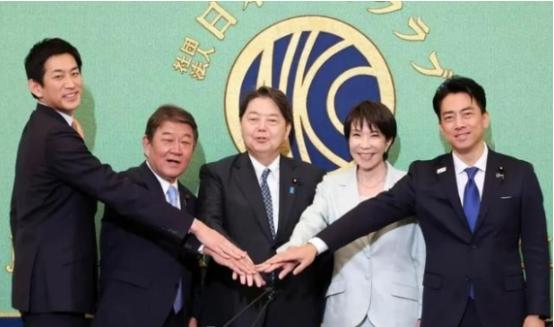 果然，日本人还是害怕了，林芳正逆袭，议员票超过高市早苗。日本自民党总裁选举出现新