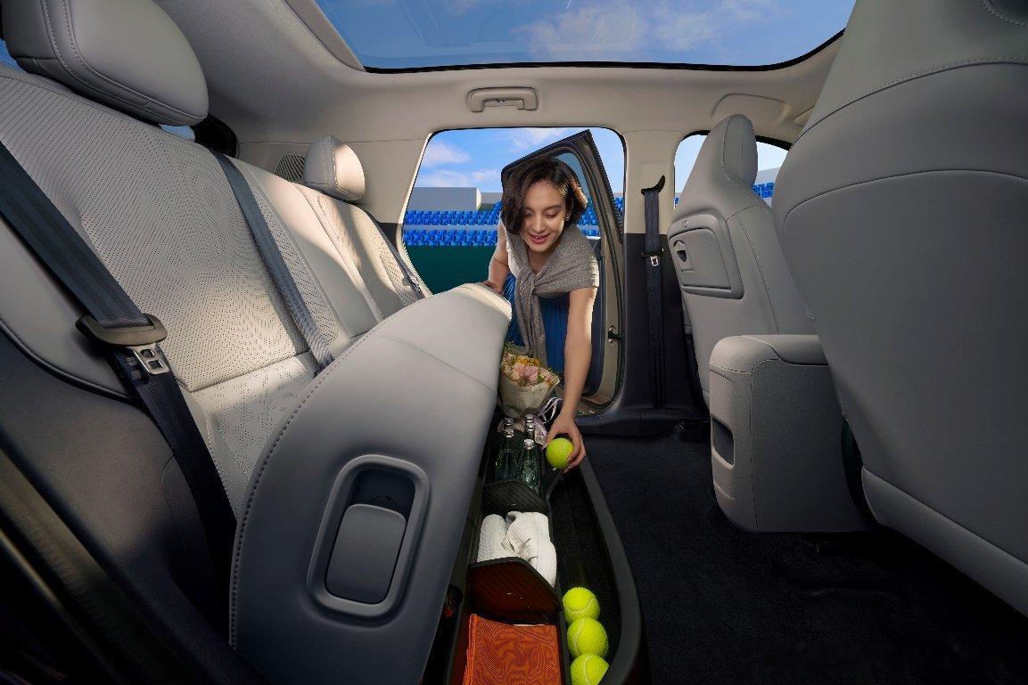 春节刚结束，零跑A10就大大方方的把内饰公布出来了。作为一款能在10万级给到激光