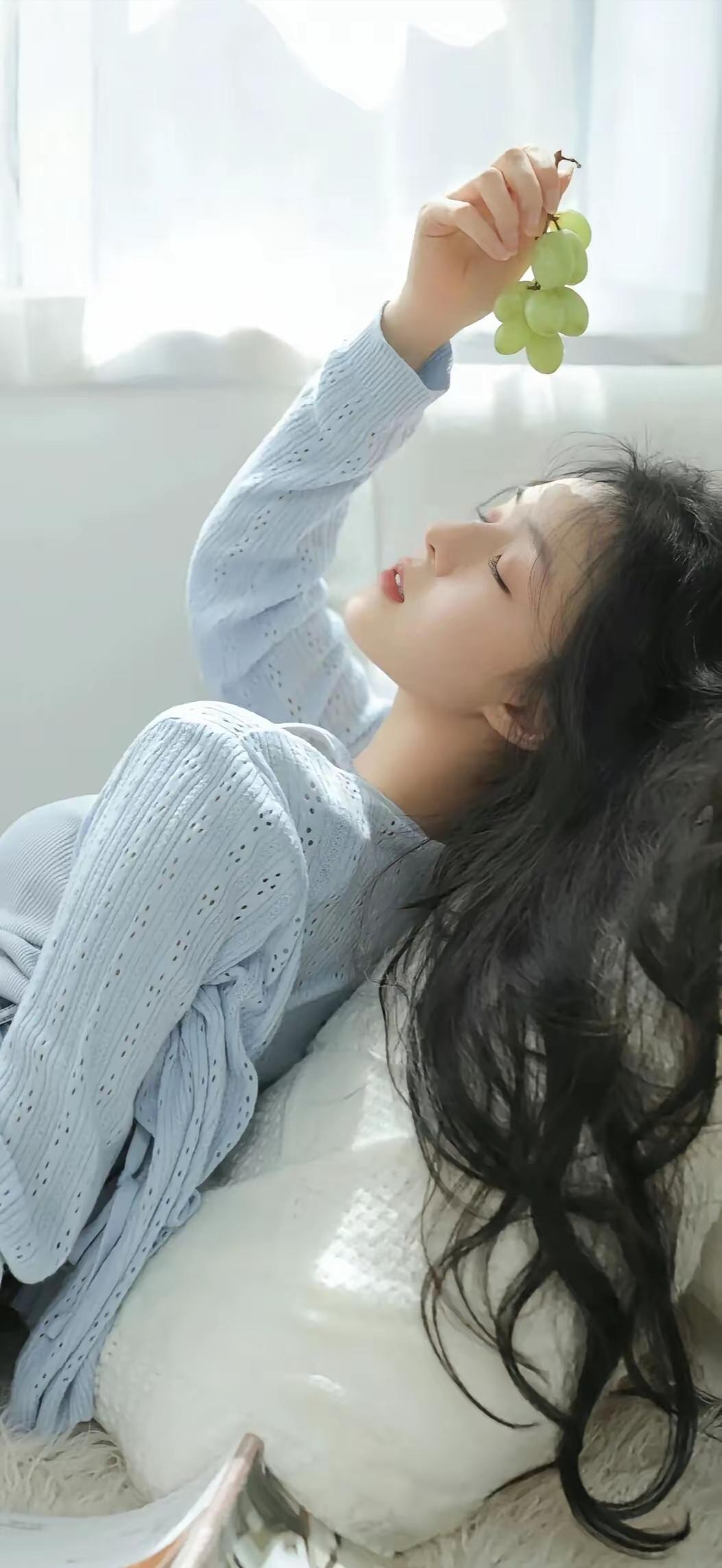 要么孤独，要么庸俗。