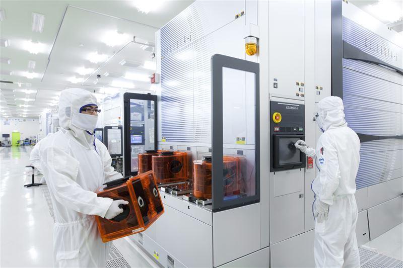 阿斯麦CEO公开表态，中国光刻机存在10至15年技术差距，没有EU