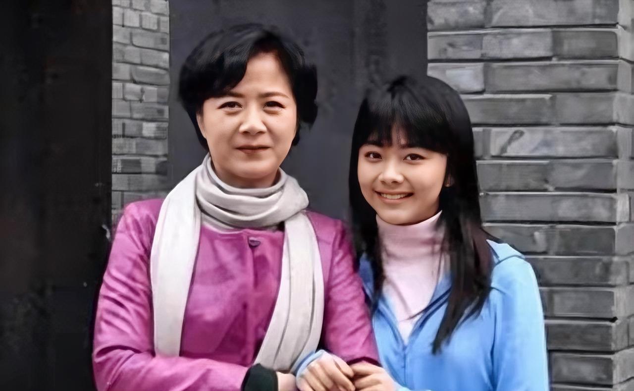 2018年12月31日跨年夜，马明弘酒后驾驶肇事，导致演员谭松韵的母亲