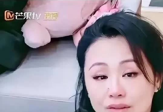 我把曹颖的遭遇跟我大爷说了，我说人家几年带货金额五个亿，现在却患癌了。我大爷