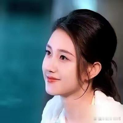30亿播放量，短剧一姐郭宇欣愣是没砸出个水花。《玉簟秋》播了，热搜上全是丞磊徐若晗，她演的女二号陶紫