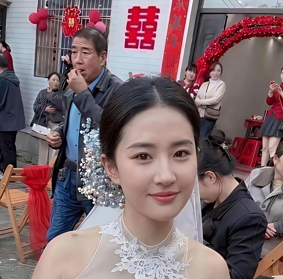 如果不是亲眼看到，我还以为这个新娘就是大明星刘亦菲呢。上周星期六回农村去参加表弟
