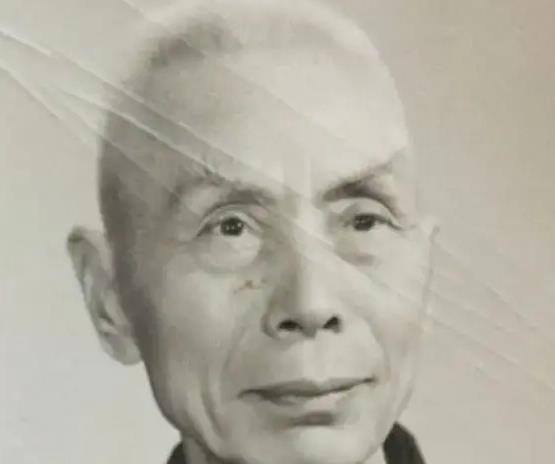 1948年，原国军第25军中将军长陈士章逃出碾庄后，回去见妻子，妻子却吓得花容