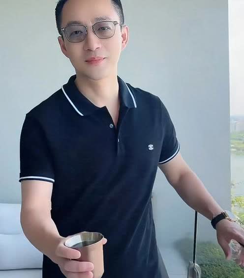 汪小菲应该远离王伟忠吗？这事儿现在网上议论纷纷。王伟忠是台综鼎鼎有名