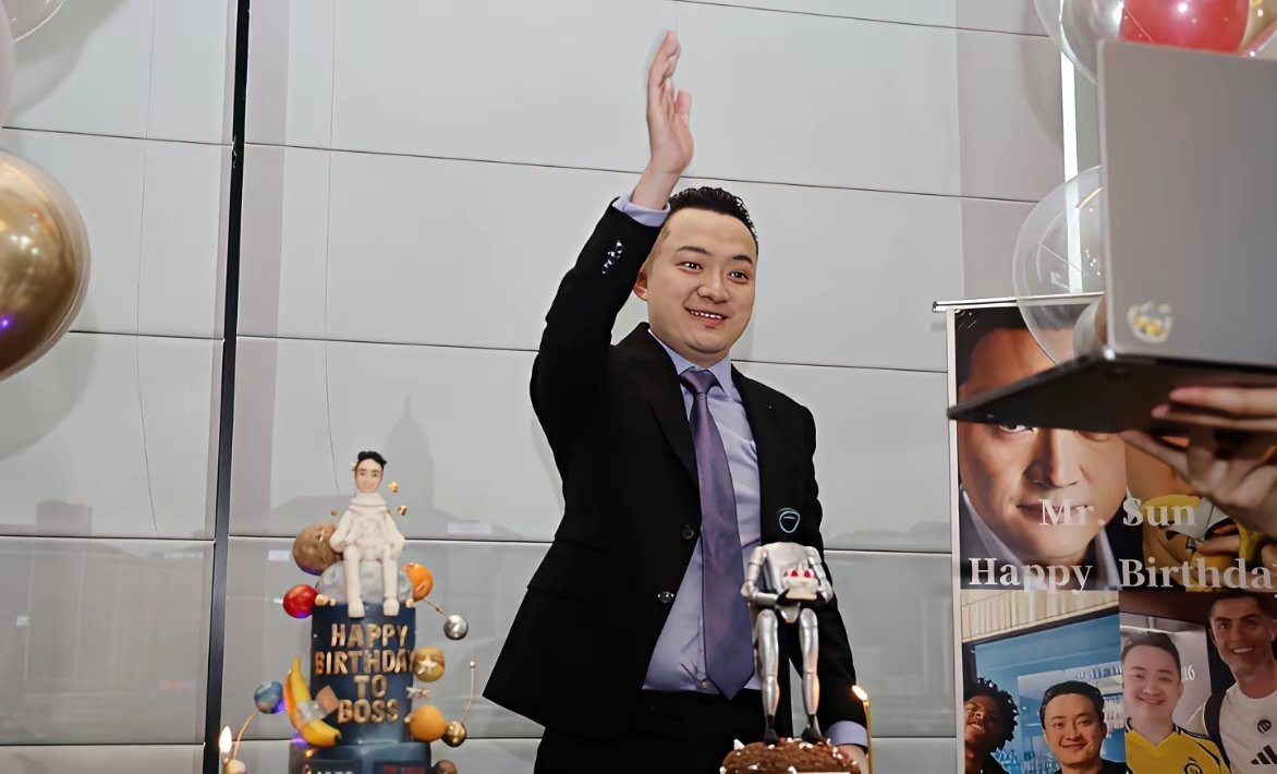 我不明白为啥景甜已经去美国准备代孕了，但是孙宇晨不出现。只有两个人一起去诊所，才