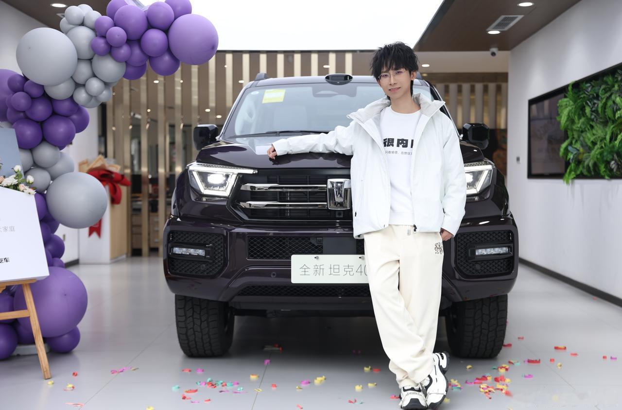 没想到，魏总也来了个“同款宠妻”！前有梦泪给老婆送车，后脚魏建军就为爱人订了同